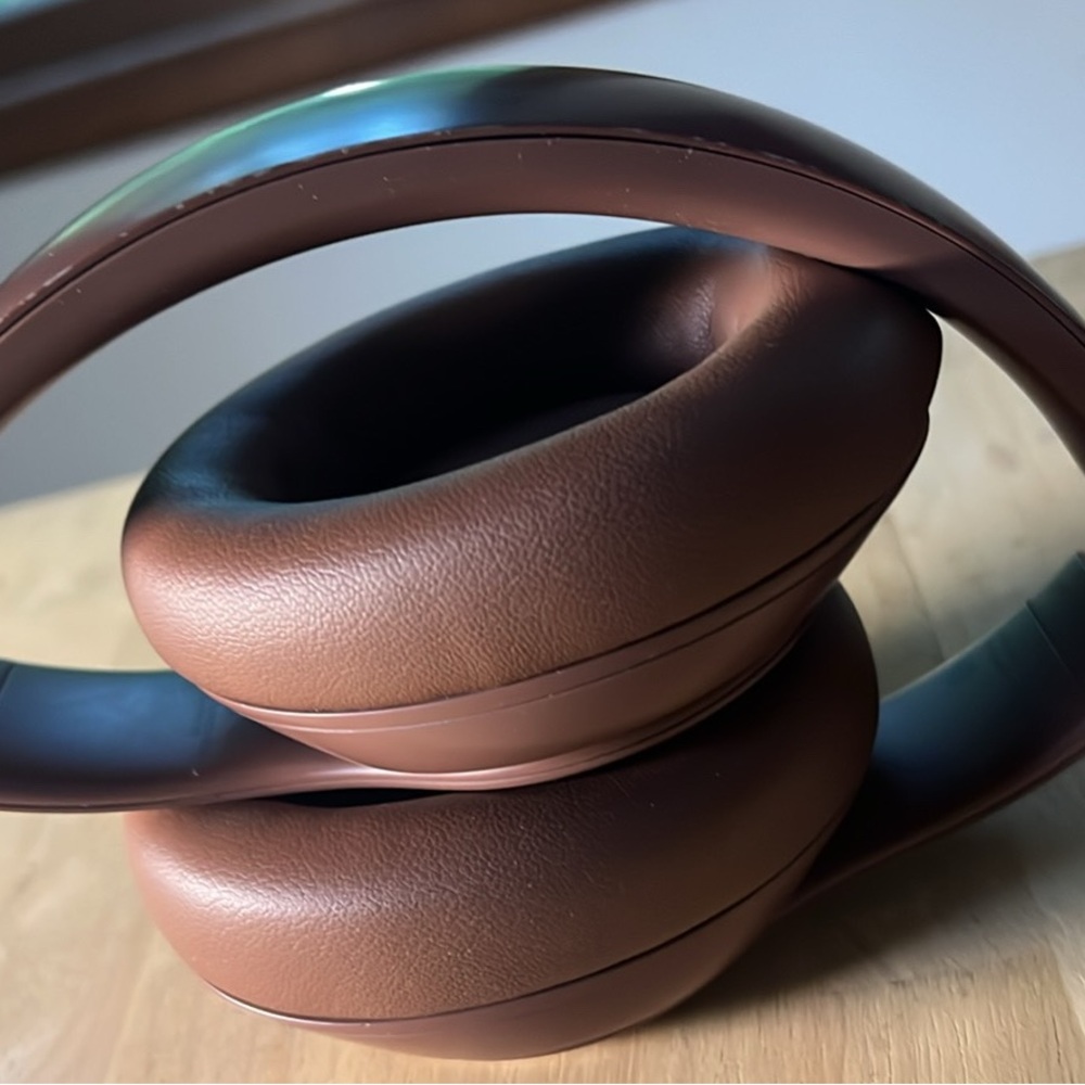 Beats Studio Pro x Kim Kardashian – Earth Color (Like New)